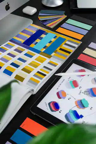 PRODUCT & VISUAL DESIGNER